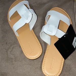 NWT FOREVER 21 White Sandals Slides Sz 6.5